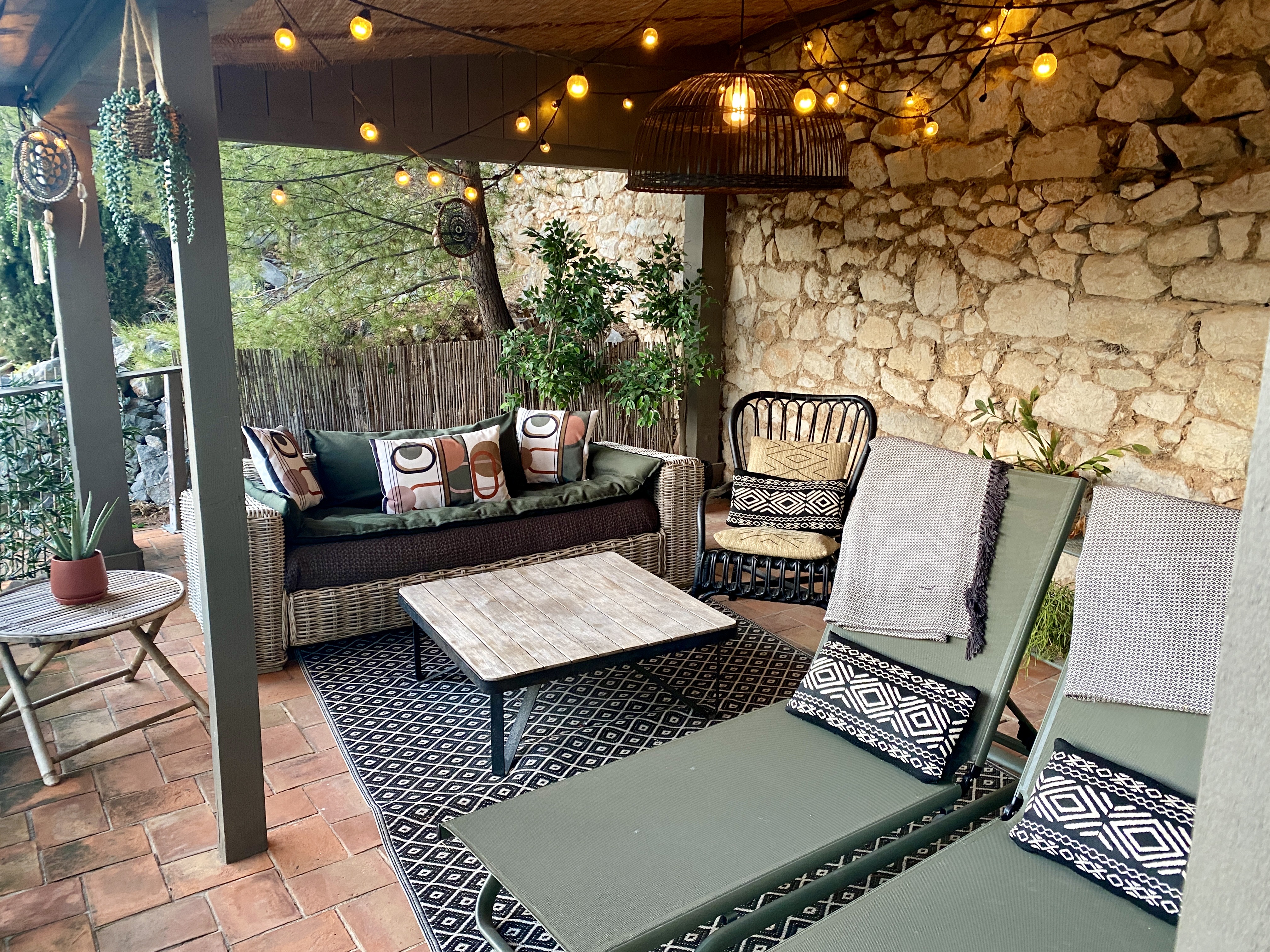 La terrasse sous pergola